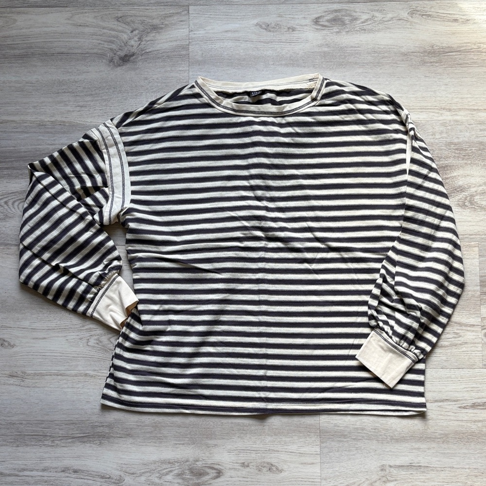 SHEIN Black and White Striped Long Sleeve Tee
